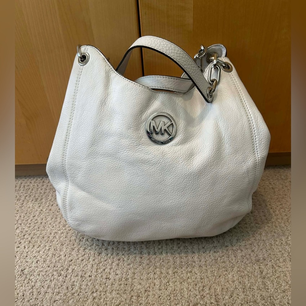 Michael Kors White Leather Shoulder Bag with Silver Chain Straps